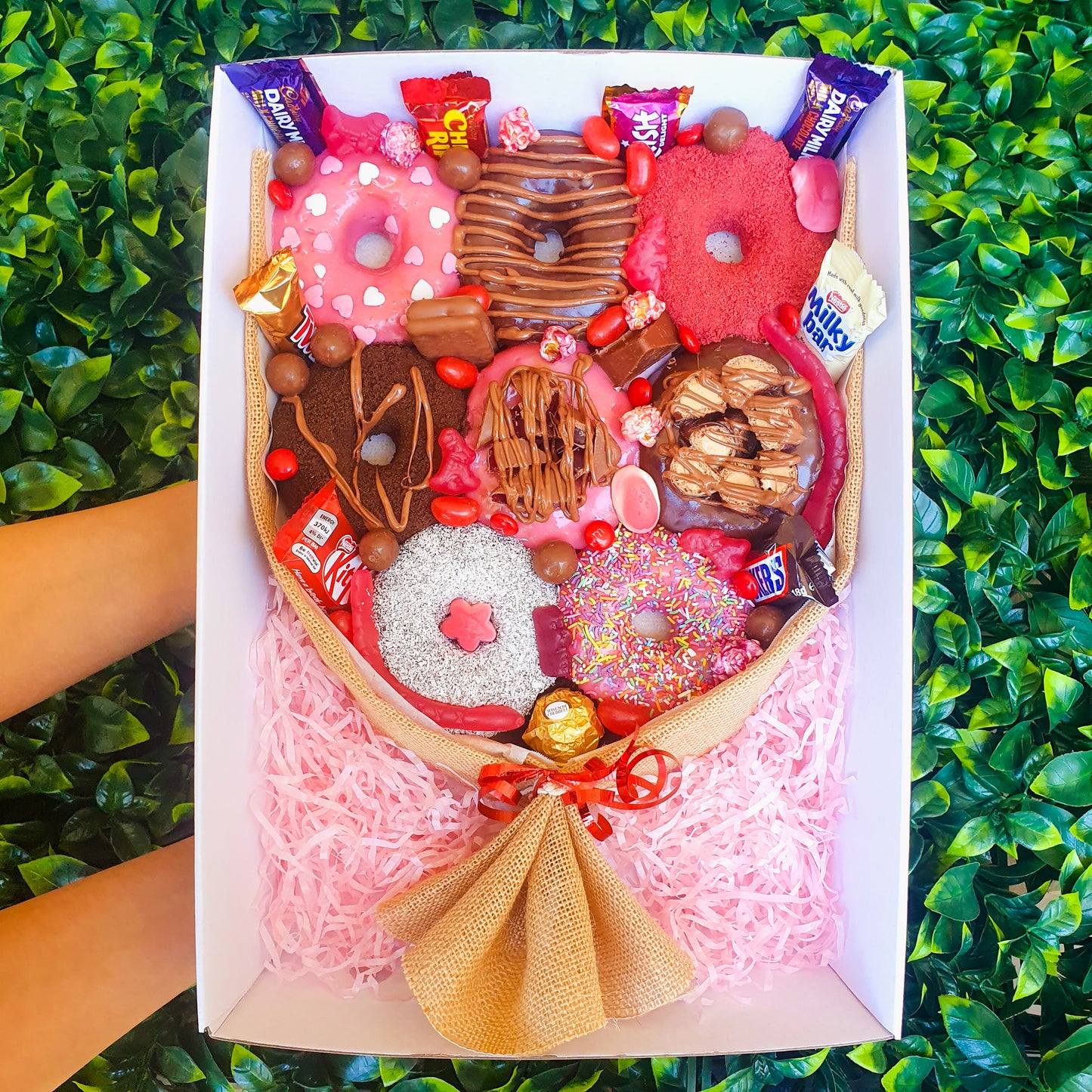 Strawberry & Chocolate Donut Bouquet Gift Box [Medium]
