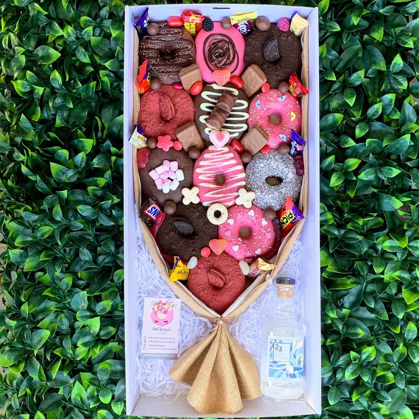 Strawberry & Chocolate Donut Bouquet Gift Box [Large]